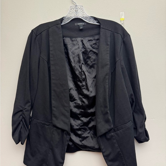 torrid Jackets & Blazers - Torrid Womens Size 1 Black Open Front Blazer Ruched Sleeve Jacket
